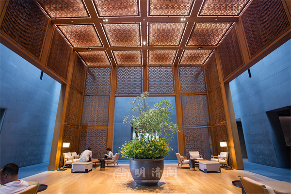 東陽中式整裝企業(yè)明清閣紅木：珍材薈萃，雕琢傳世大宅